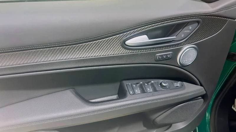2024 Alfa Romeo Stelvio QUADRIFOGLIO thumbnail 8