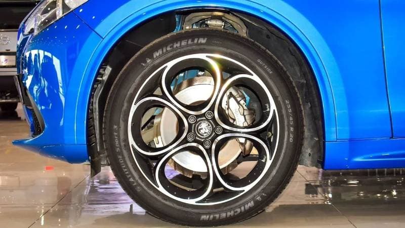 2022 Alfa Romeo Stelvio VELOCE thumbnail 4
