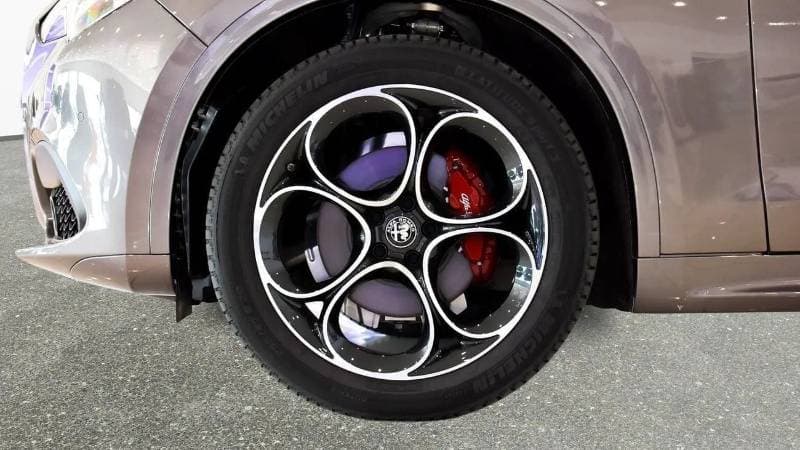 2022 Alfa Romeo Stelvio VELOCE thumbnail 4