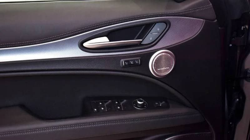 2022 Alfa Romeo Stelvio VELOCE thumbnail 7