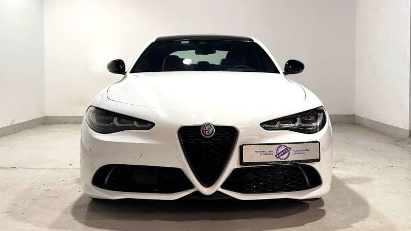 2024 Alfa Romeo Giulia VELOCE thumbnail 2