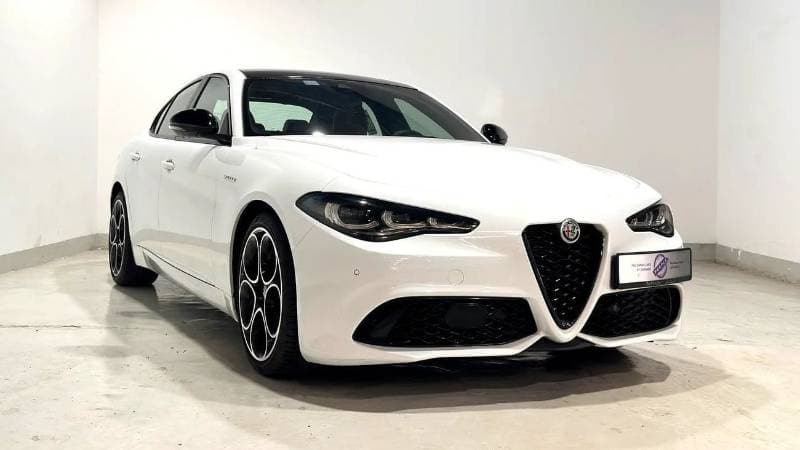 2024 Alfa Romeo Giulia VELOCE thumbnail 3