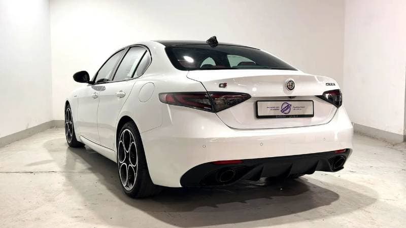 2024 Alfa Romeo Giulia VELOCE thumbnail 5