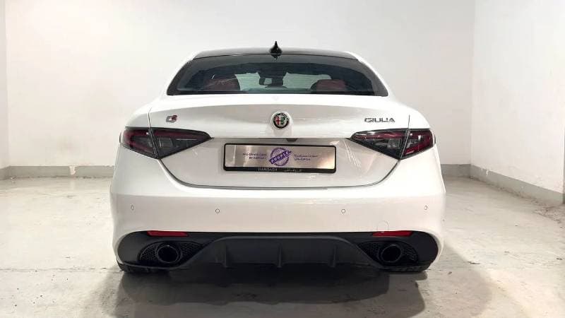 2024 Alfa Romeo Giulia VELOCE thumbnail 6