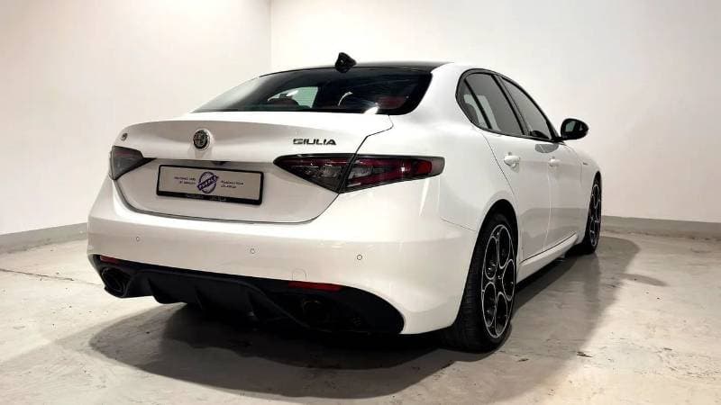 2024 Alfa Romeo Giulia VELOCE thumbnail 7