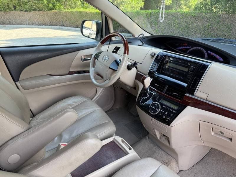 2020 Toyota Previa SE thumbnail 7