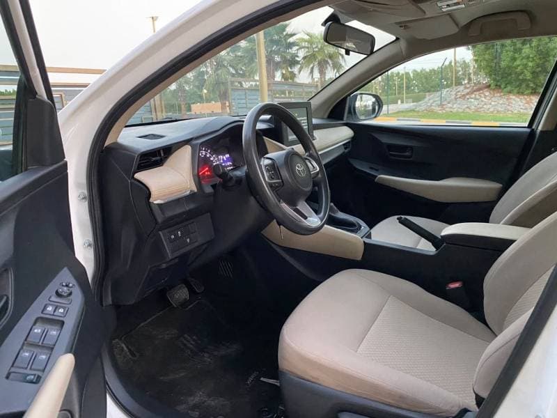 2023 Toyota Yaris E thumbnail 4