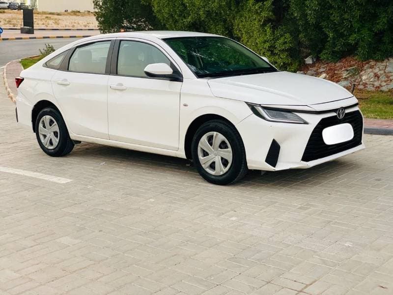 2023 Toyota Yaris E thumbnail 3