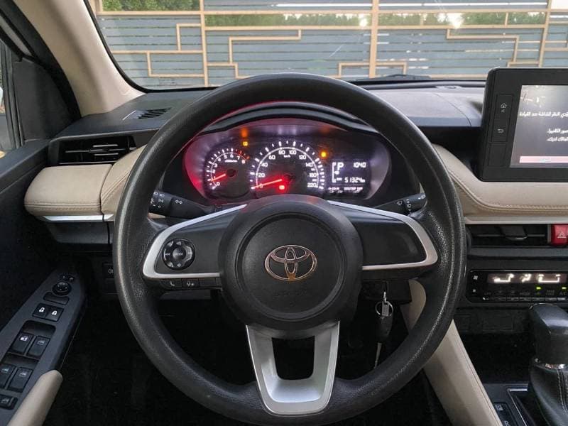 2023 Toyota Yaris E thumbnail 5