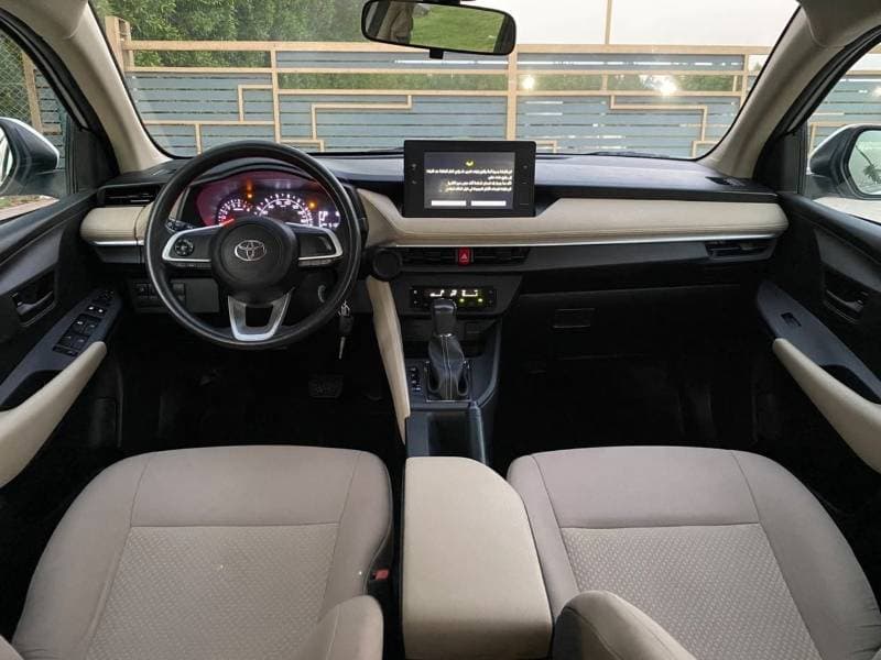 2023 Toyota Yaris E thumbnail 6