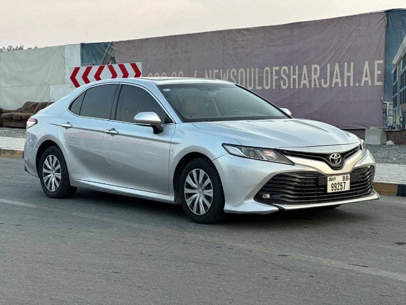 2018 Toyota Camry SE thumbnail 2