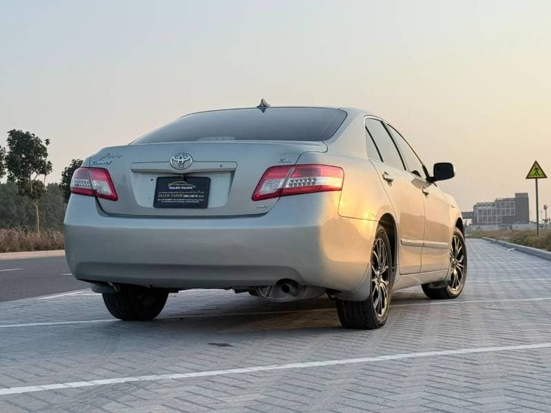 2011 Toyota Camry thumbnail 2