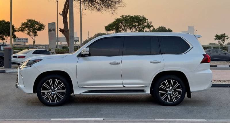 2021 Lexus LX570 PLATINUM thumbnail 4