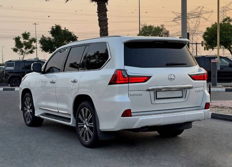 2021 Lexus LX570 PLATINUM thumbnail 5
