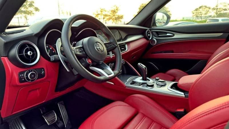 2022 Alfa Romeo Stelvio VELOCE thumbnail 8