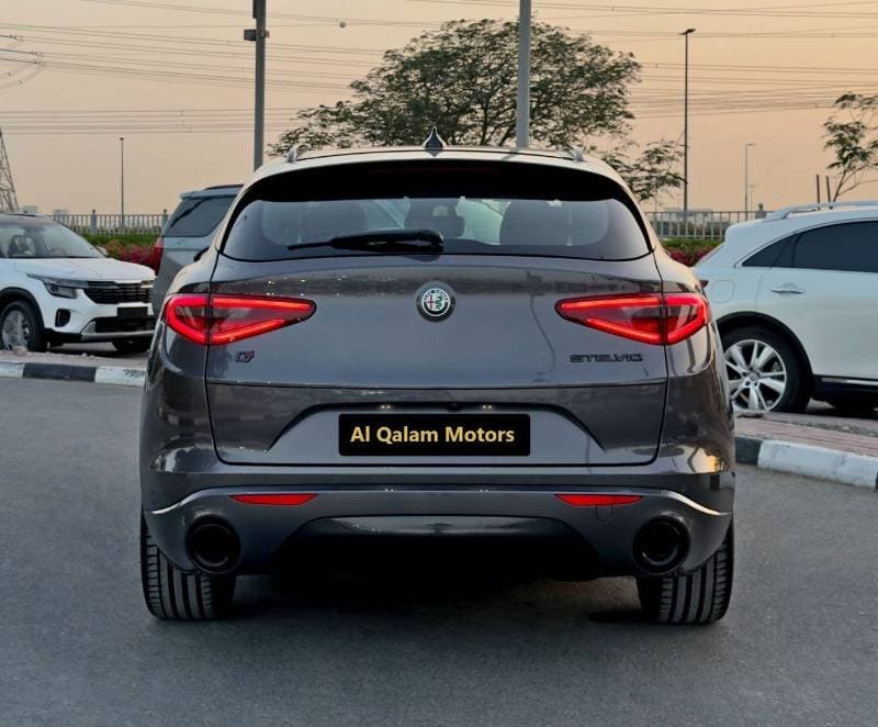 2022 Alfa Romeo Stelvio VELOCE thumbnail 6