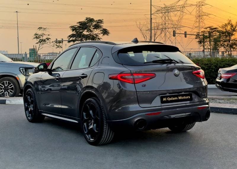 2022 Alfa Romeo Stelvio VELOCE thumbnail 7