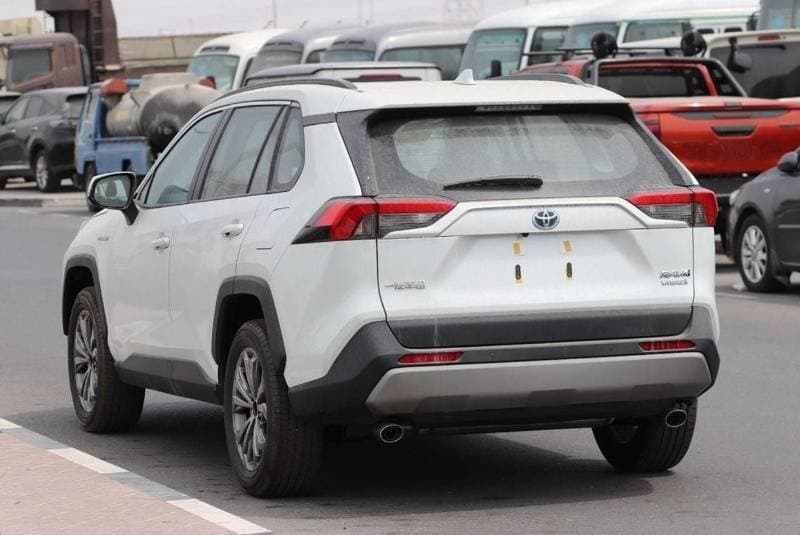 2025 Toyota RAV4 XLE HEV thumbnail 6