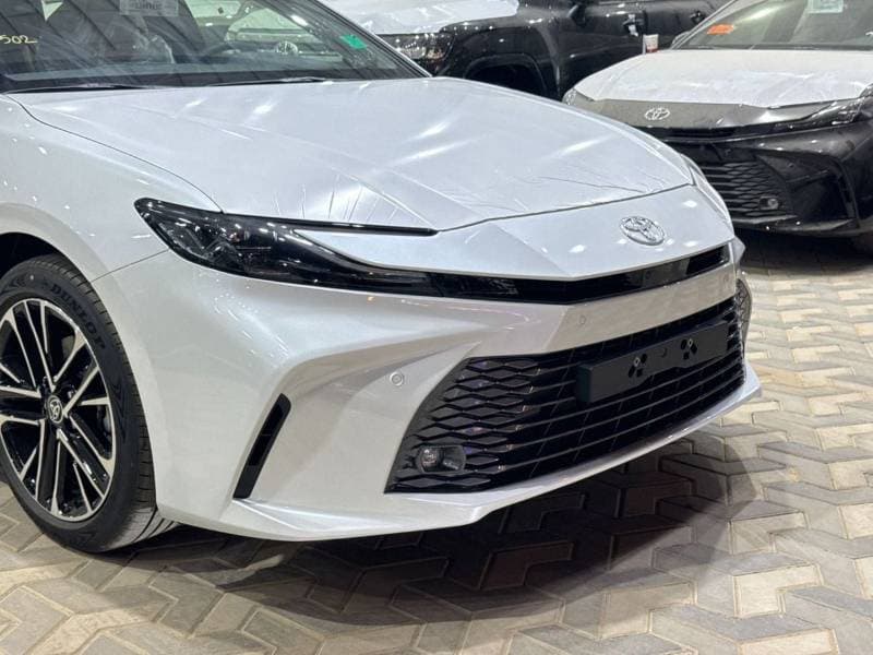 2026 Toyota Camry LUMIERE HEV thumbnail 5