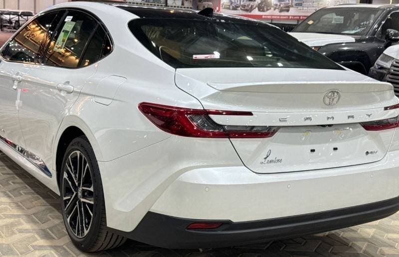 2026 Toyota Camry LUMIERE HEV thumbnail 3