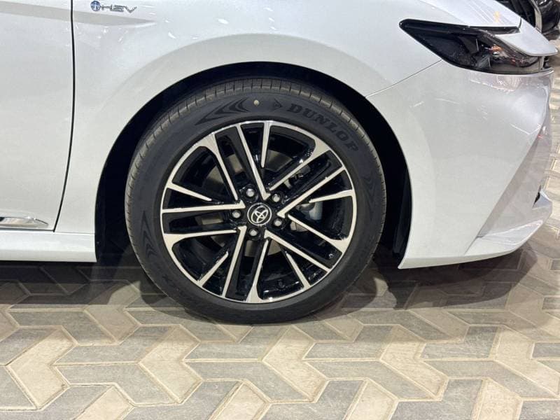 2026 Toyota Camry LUMIERE HEV thumbnail 6