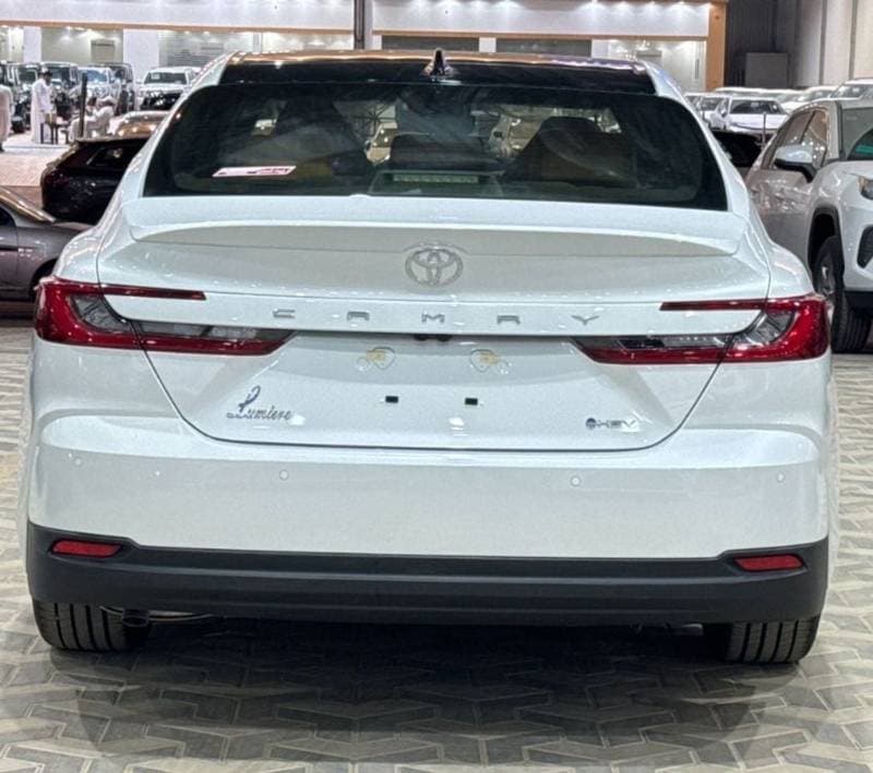 2026 Toyota Camry LUMIERE HEV thumbnail 4