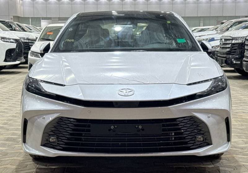 2026 Toyota Camry LUMIERE HEV thumbnail 2
