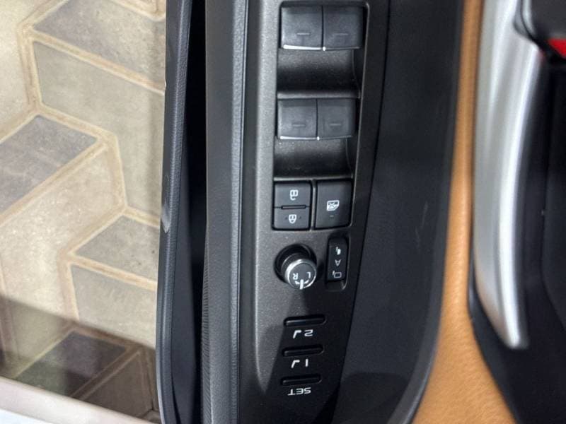 2026 Toyota Camry LUMIERE HEV thumbnail 8
