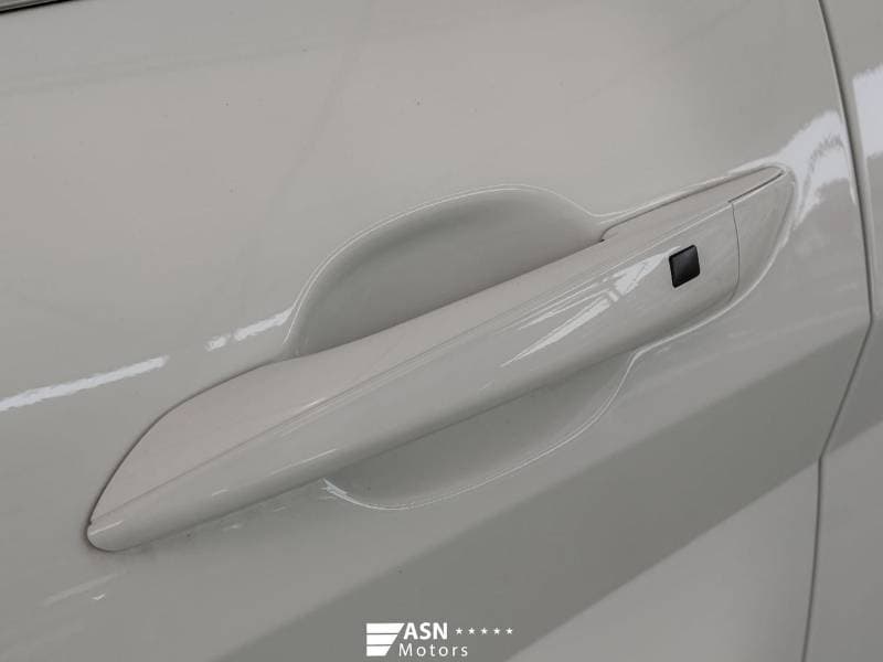 2026 Hyundai Elantra Premium thumbnail 5