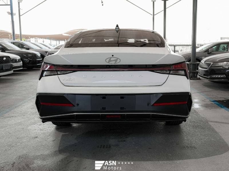 2026 Hyundai Elantra Premium thumbnail 7