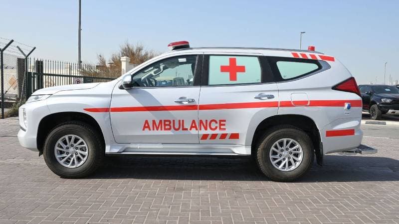 2023 Mitsubishi Pajero thumbnail 3