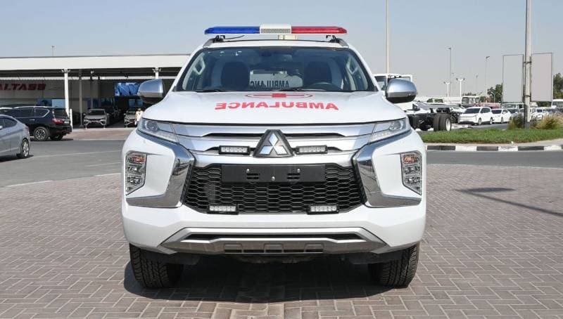 2023 Mitsubishi Pajero thumbnail 2