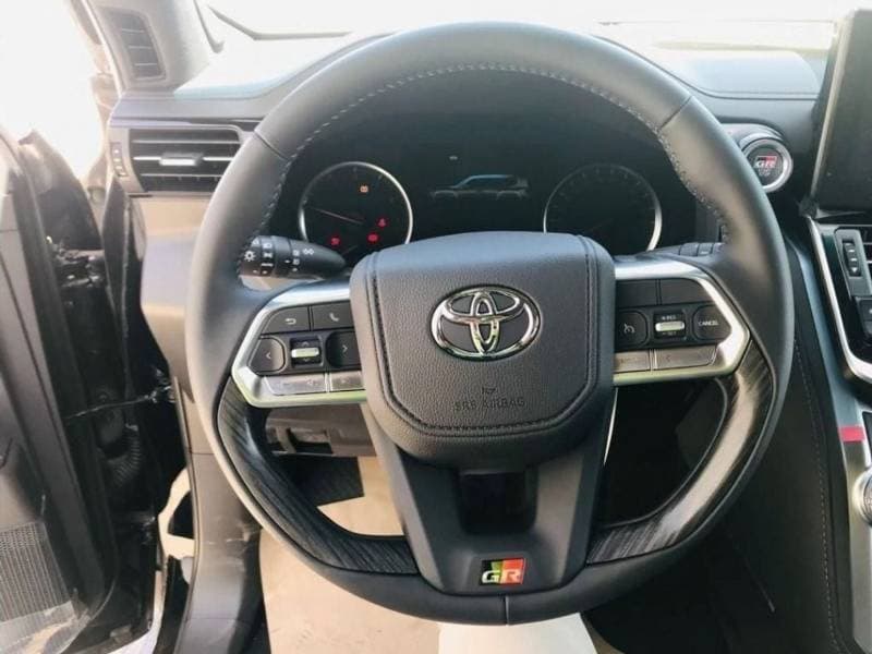 2026 Toyota Land Cruiser GR SPORT thumbnail 4