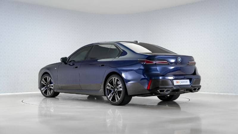 2024 BMW 760i XDRIVE MASTERCLASS thumbnail 3