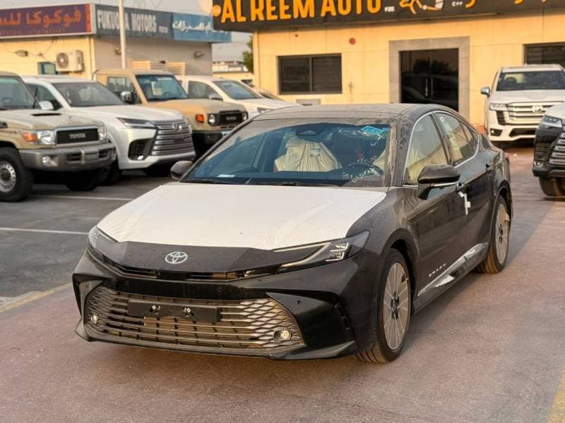 2026 Toyota Camry LUMIERE HEV thumbnail 3