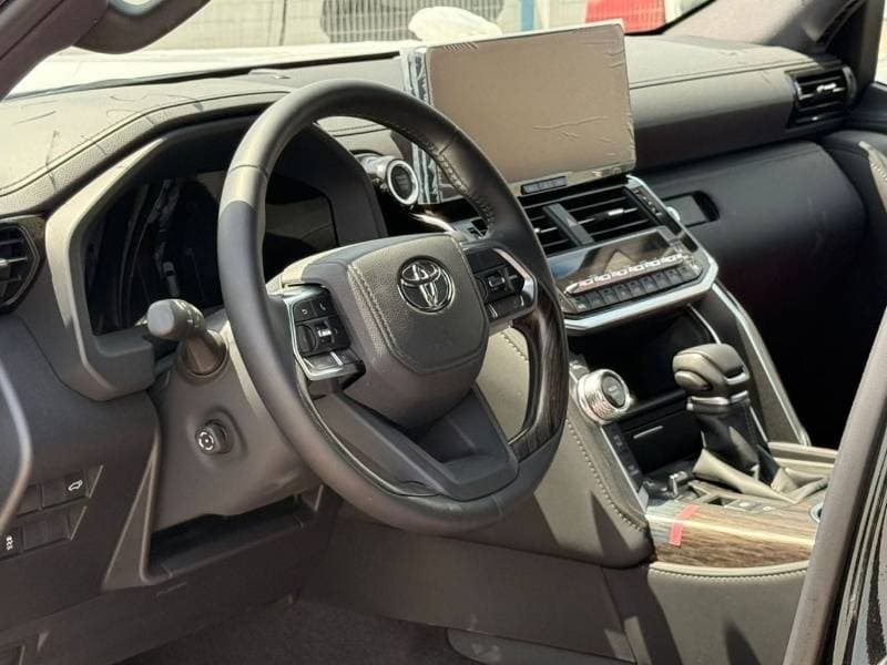 2025 Toyota Land Cruiser VX thumbnail 5