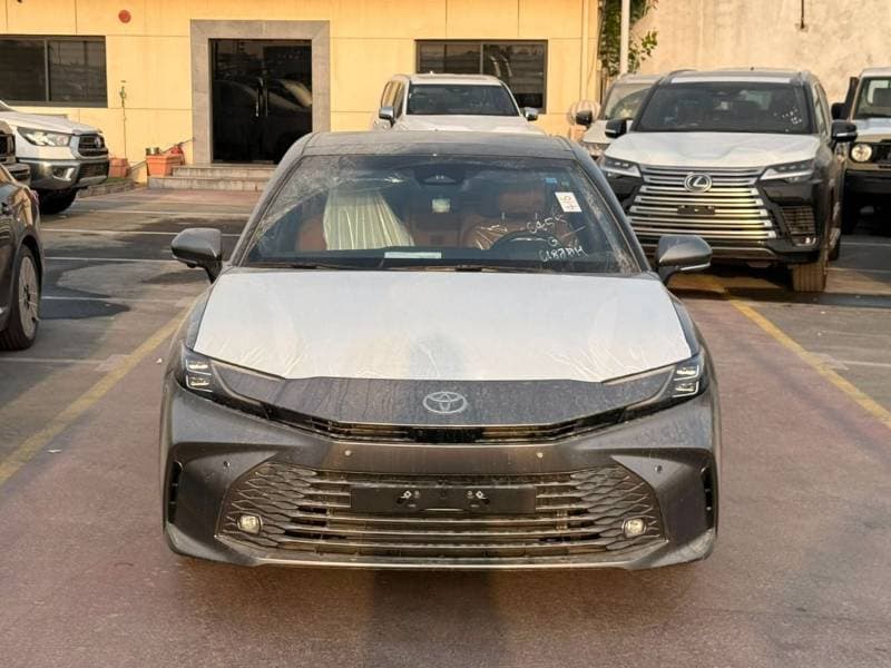 2026 Toyota Camry LUMIERE HEV thumbnail 3
