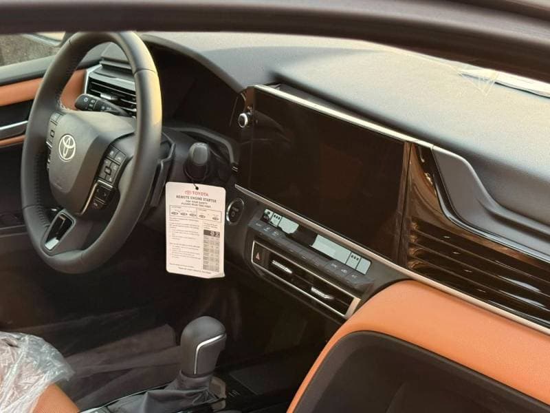 2026 Toyota Camry LUMIERE HEV thumbnail 5