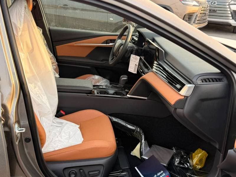 2026 Toyota Camry LUMIERE HEV thumbnail 6