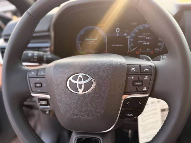 2026 Toyota Camry LUMIERE HEV thumbnail 4