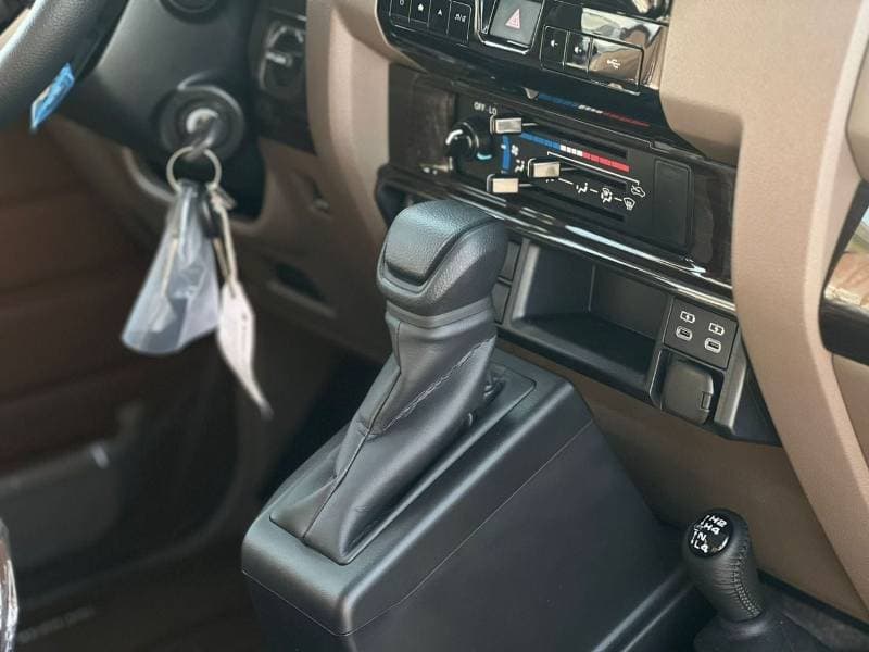 2025 Toyota Land Cruiser 70 thumbnail 8