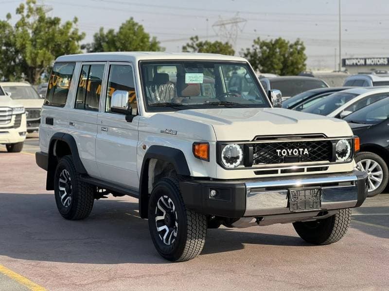 2025 Toyota Land Cruiser 70 thumbnail 2