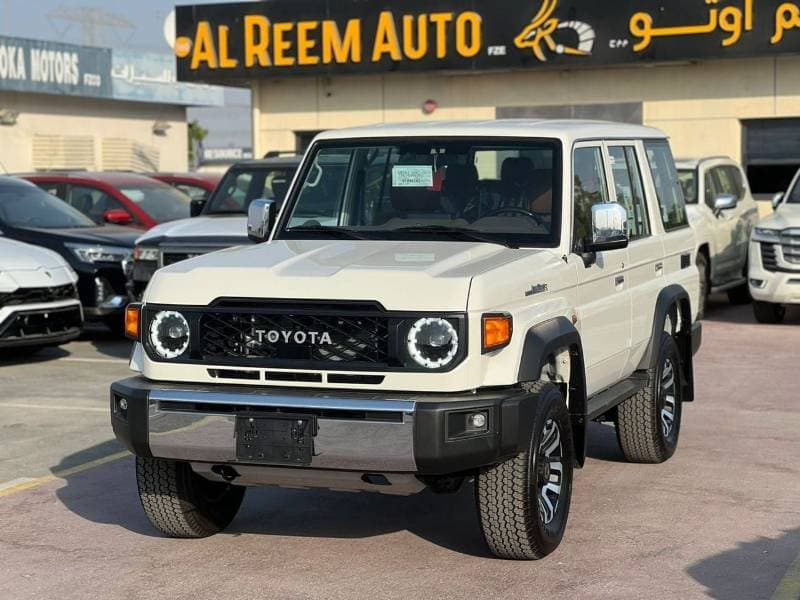 2025 Toyota Land Cruiser 70 thumbnail 3