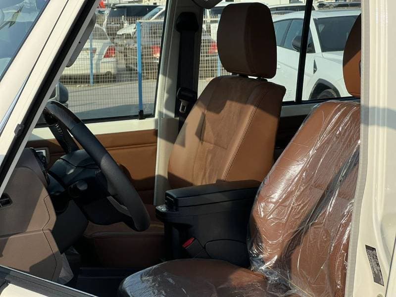 2025 Toyota Land Cruiser 70 thumbnail 7