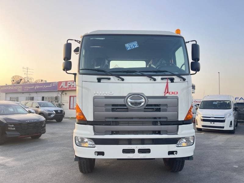 2026 Hino 700 thumbnail 2
