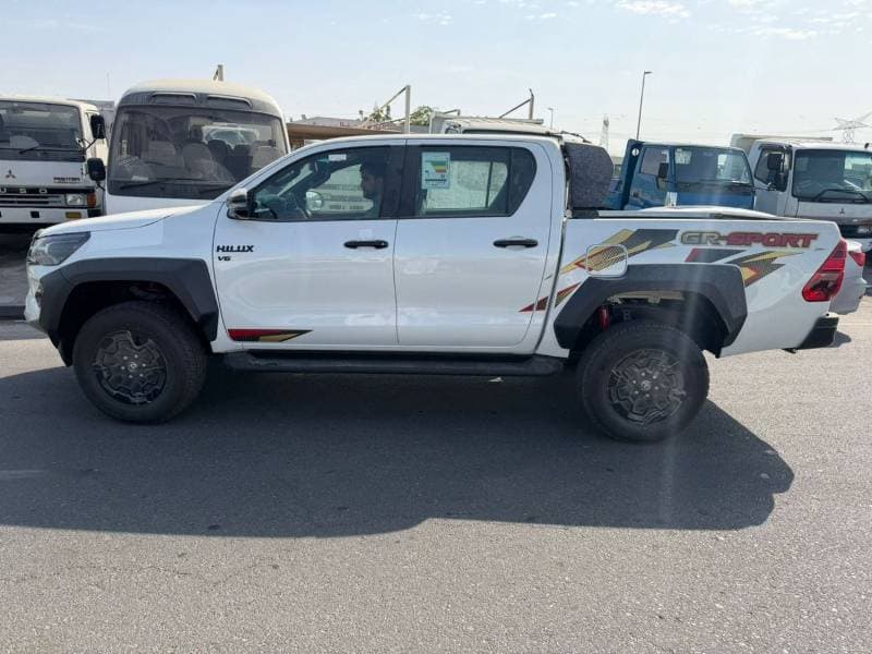 2025 Toyota Hilux GR SPORT thumbnail 2