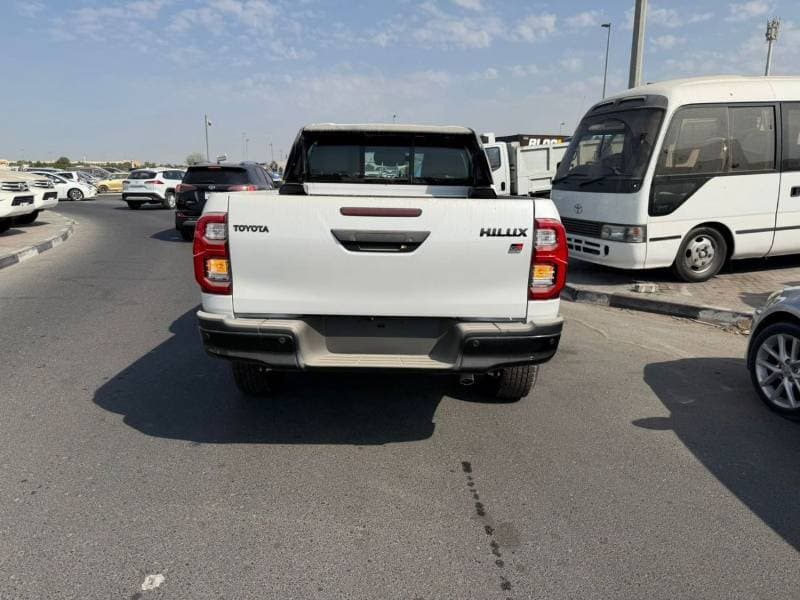 2025 Toyota Hilux GR SPORT thumbnail 4