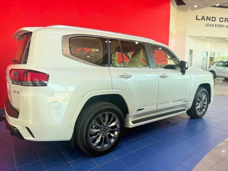 2026 Toyota Land Cruiser VXR thumbnail 8