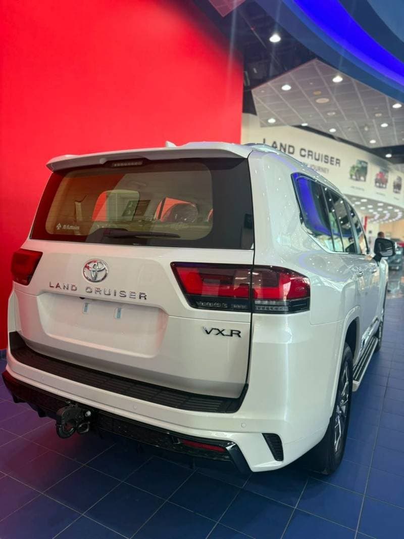 2026 Toyota Land Cruiser VXR thumbnail 4