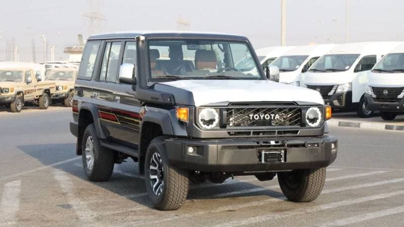 2026 Toyota Land Cruiser 70 LC76 HT VXR thumbnail 3